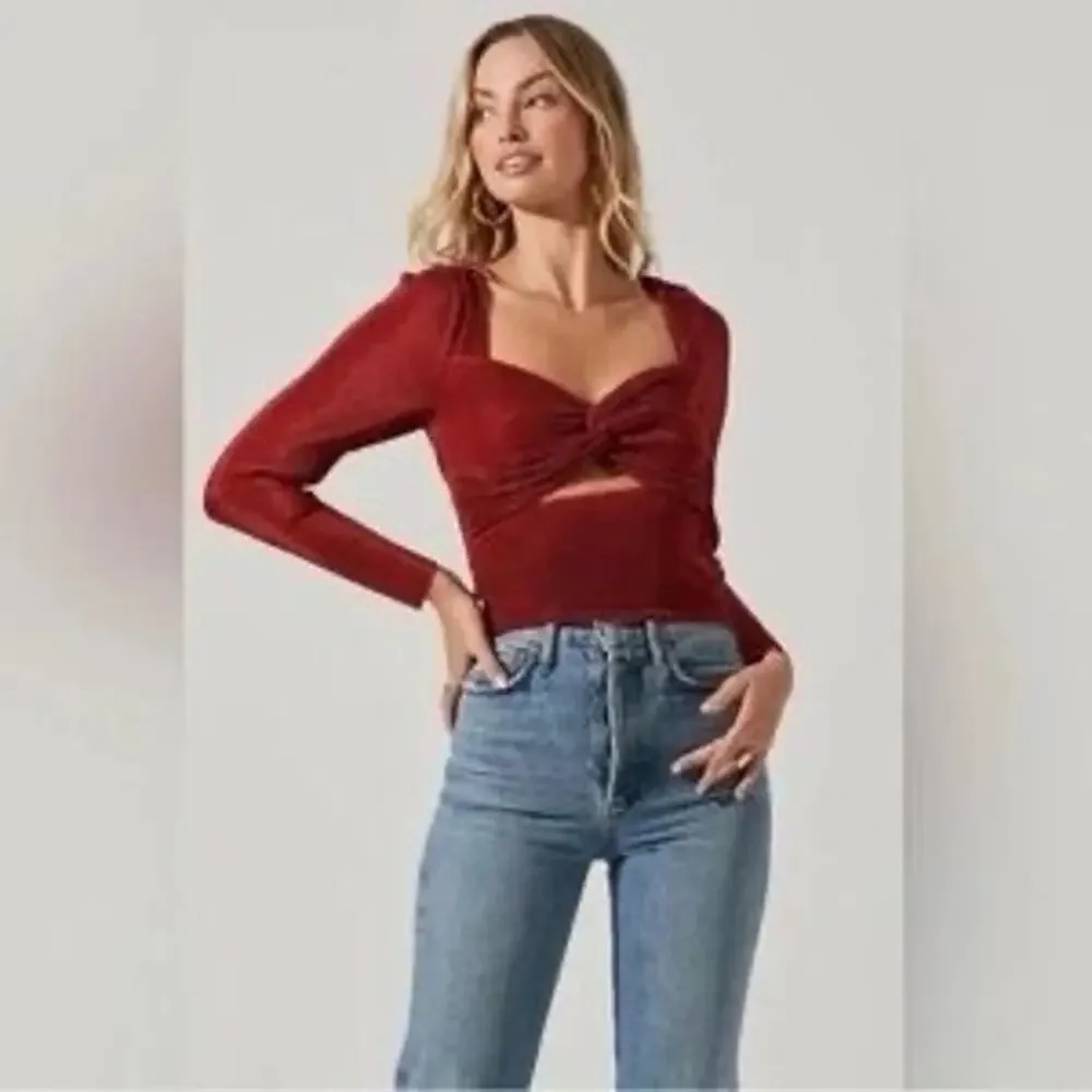 Astr The Label Plisse Cut Out Twist Bust Top Brick Color Size Medium